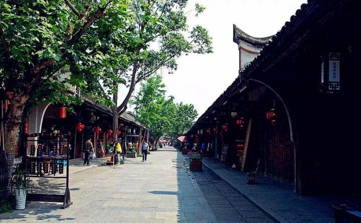 正式上路 全国首例自动驾驶网约车亮相浙江杭州